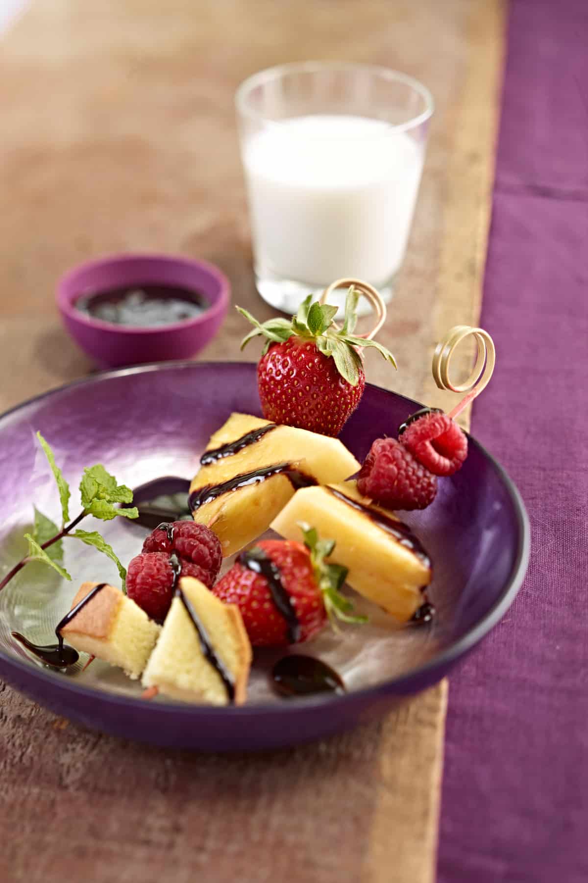 Fruit skewers with chocolate syrup 