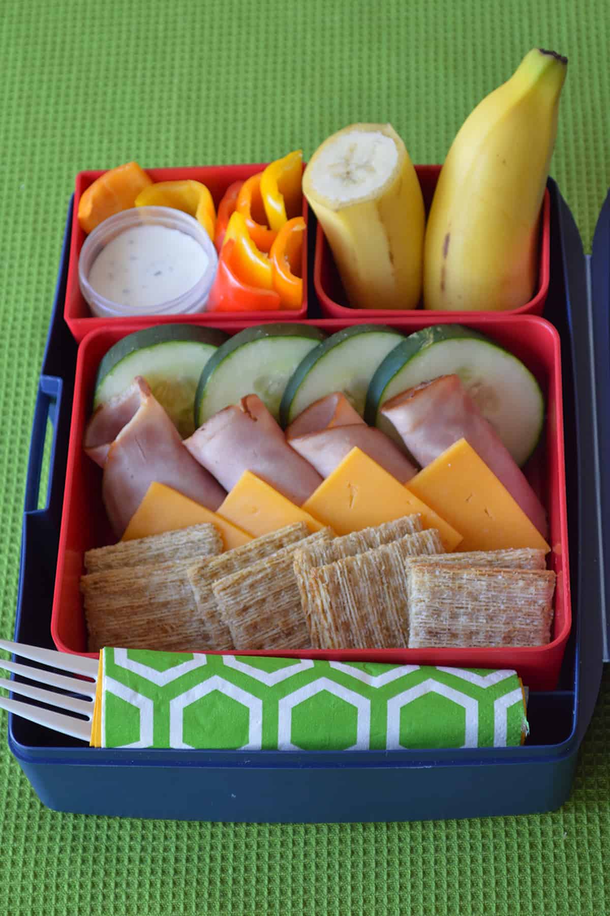 https://healthyfamilyproject.com/wp-content/uploads/2014/09/web-Easy-Lunch-Stackers-Bento-Box-1.jpg
