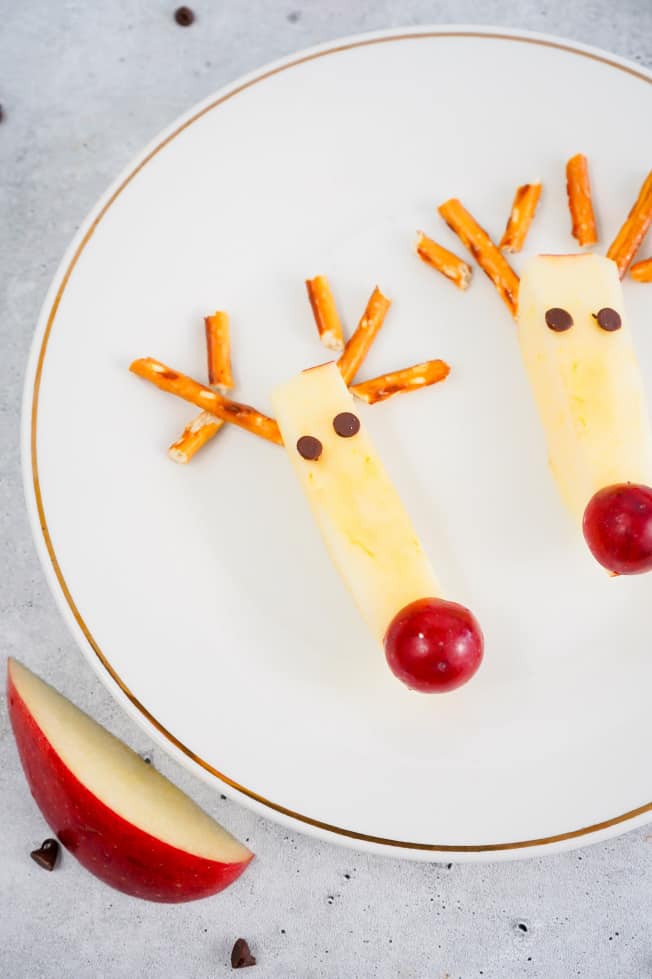 Red-Nose Reindeer Snacks 