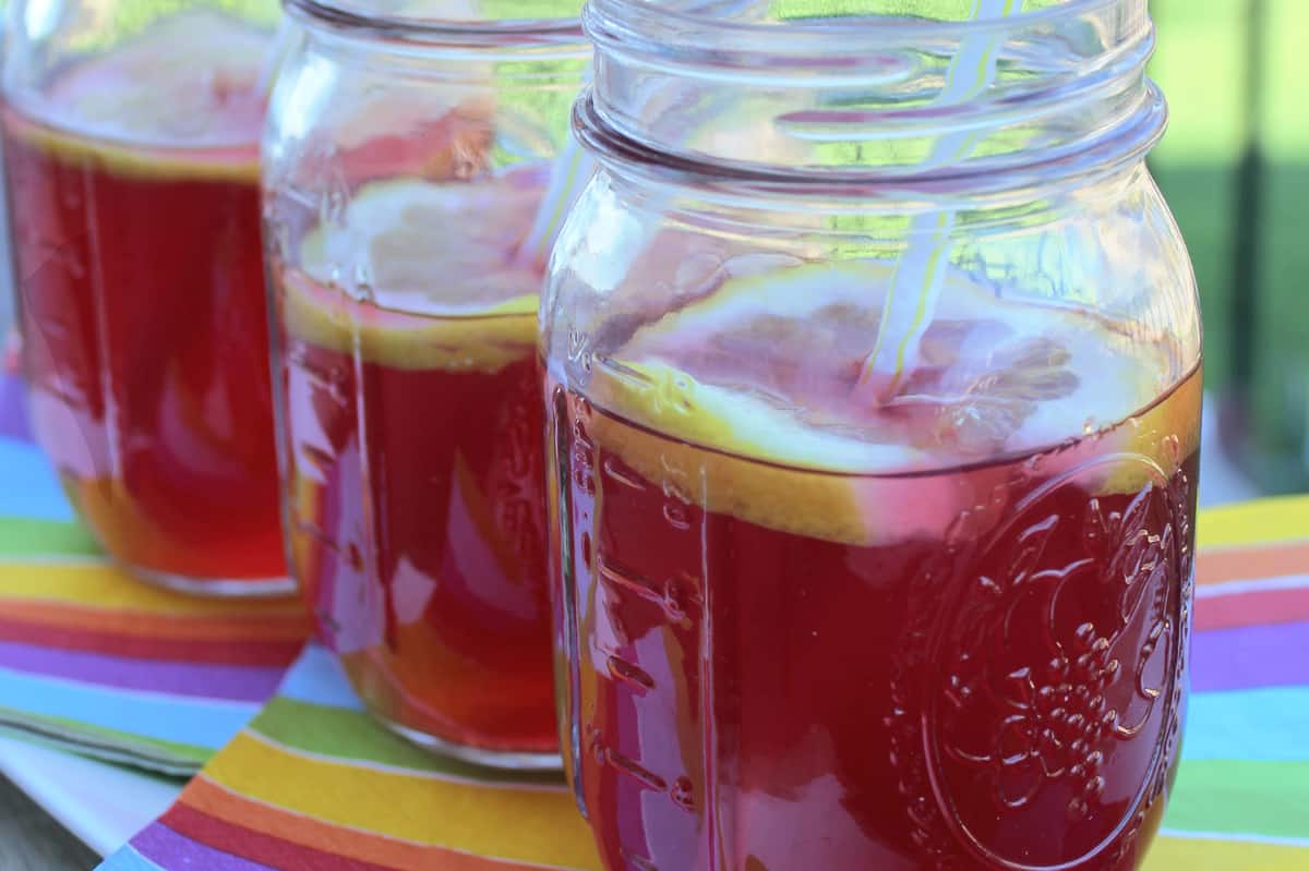 Sparkling Pomegranate Lemonade in mason jars 