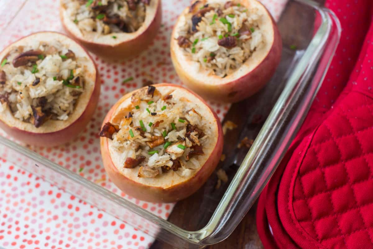 Baked Apples Stuffed With Rice and Pecans