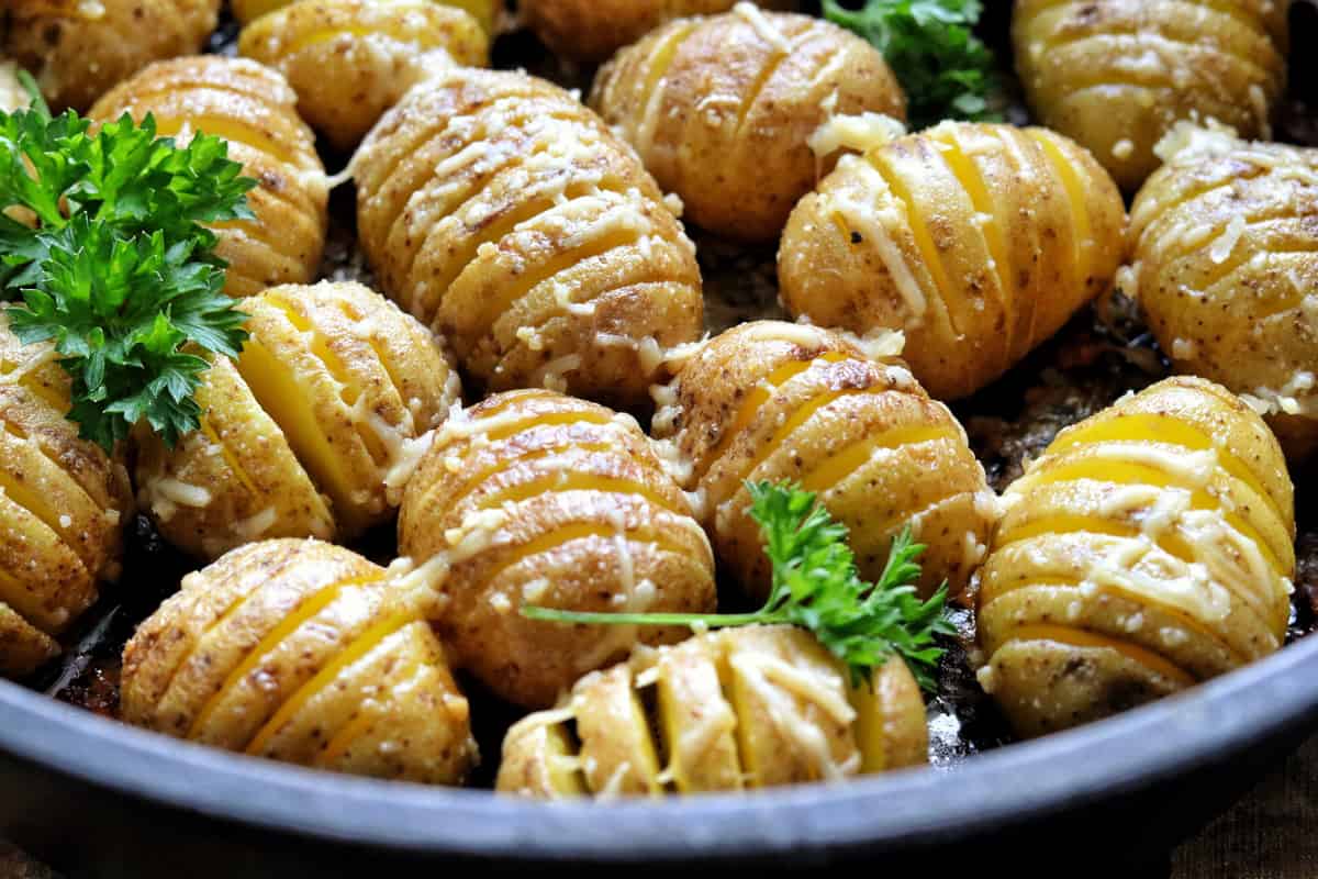 Garlic Parmesan Hasselback Potatoes - Mayuri's Jikoni