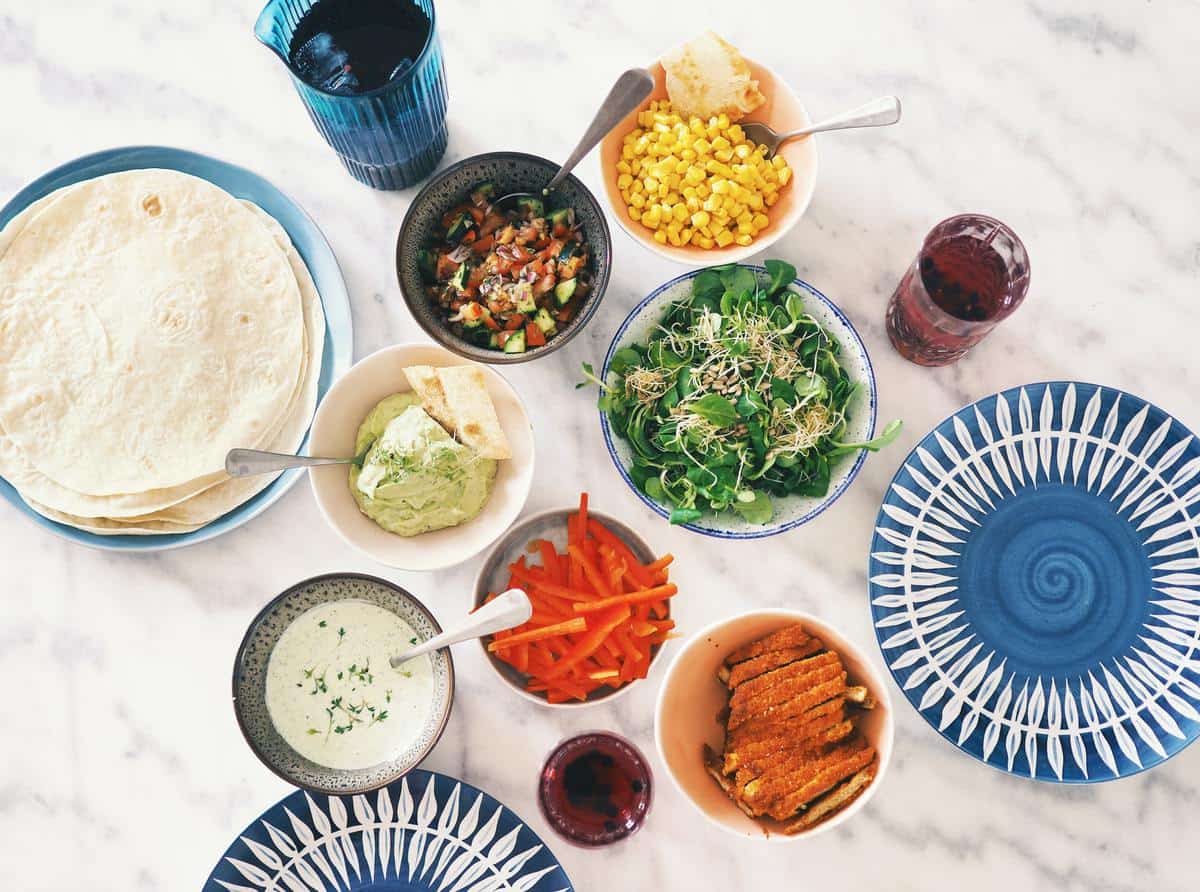 how to assemble taco salad bowls 