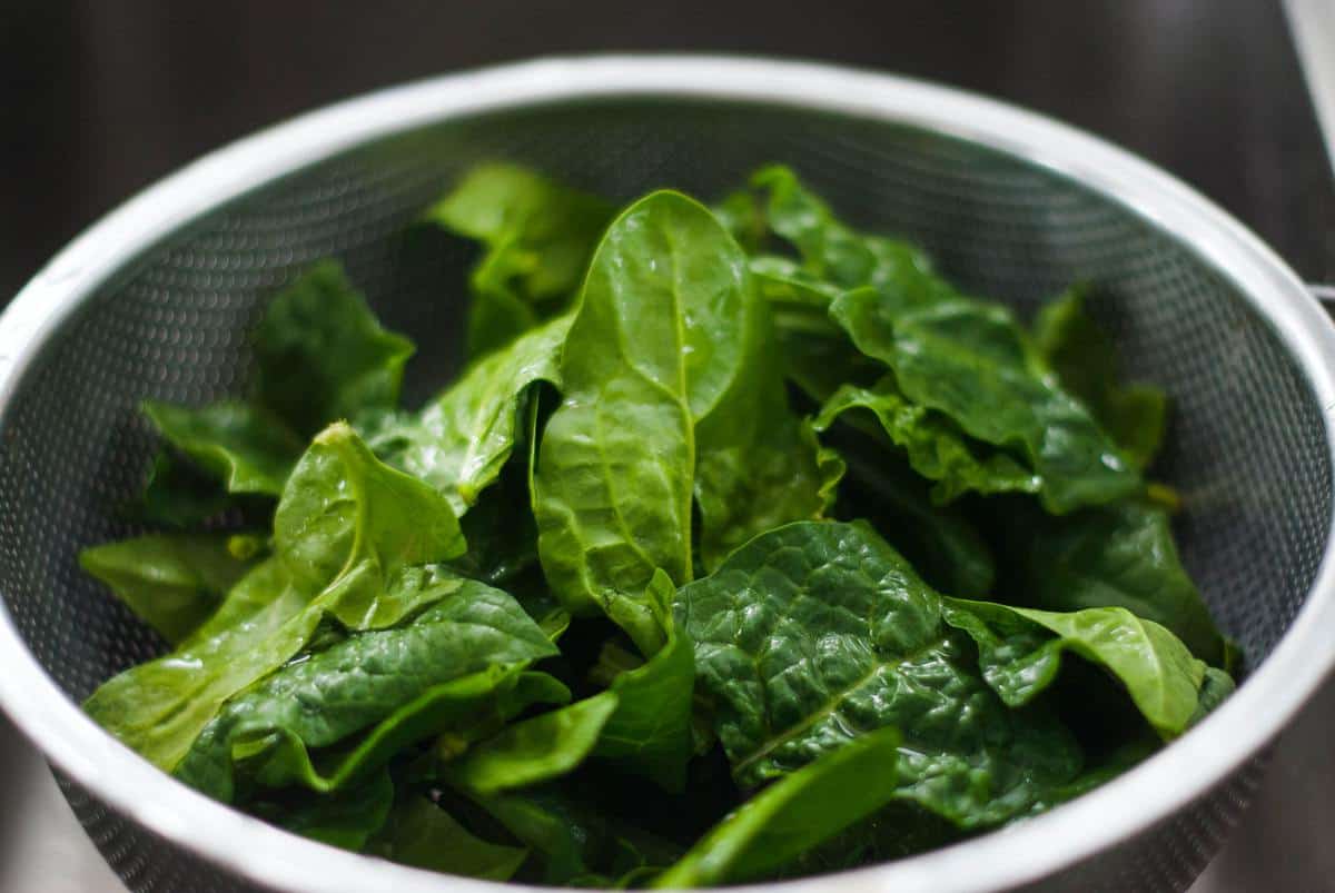 spinach in bowl 