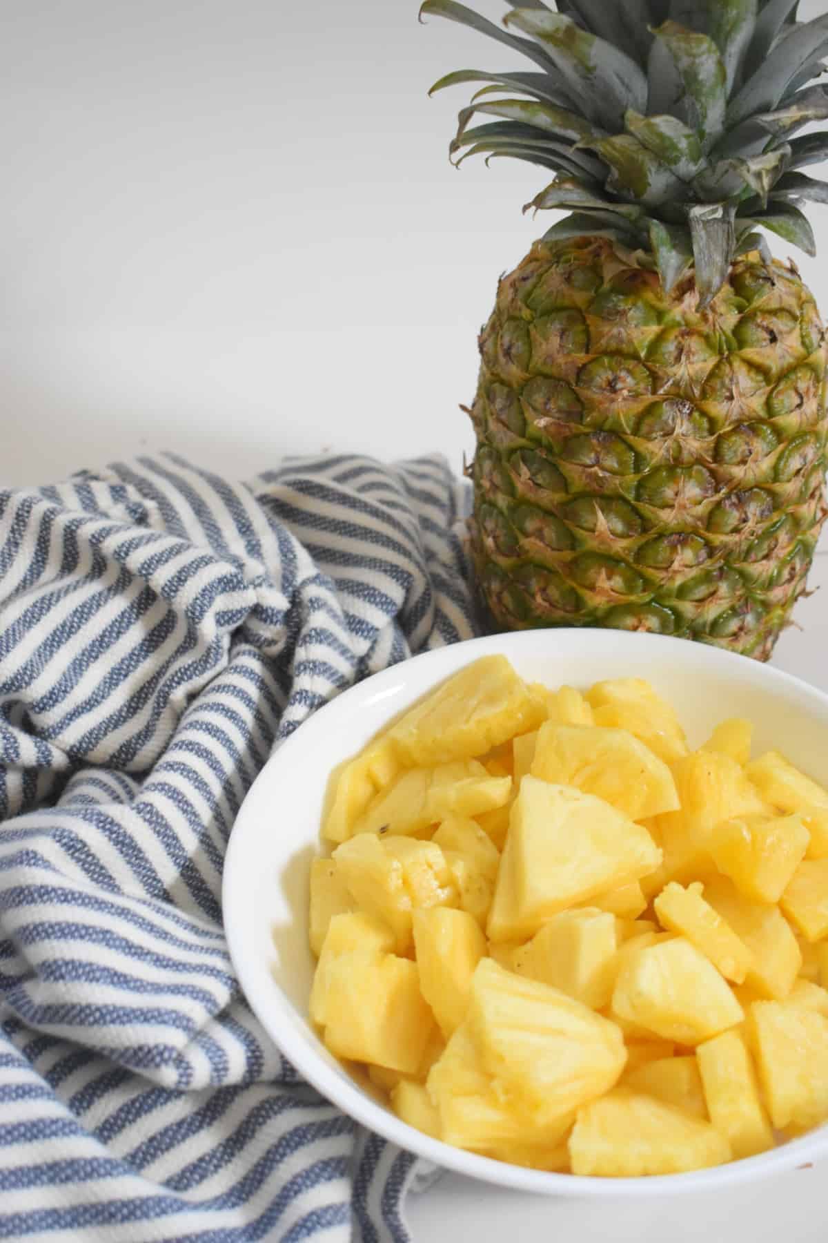 Pineapple topping for fruity multigrain waffles 