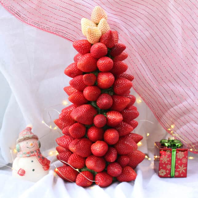 How To Make A Strawberry Christmas Tree - Healthy Family Project