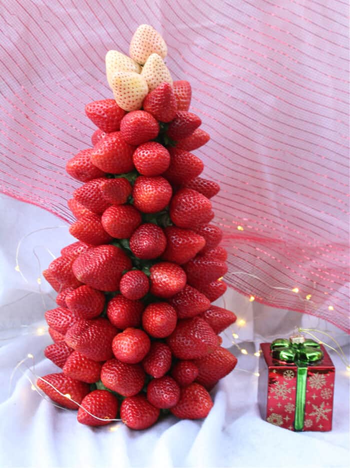 How To Make A Strawberry Christmas Tree - Healthy Family Project