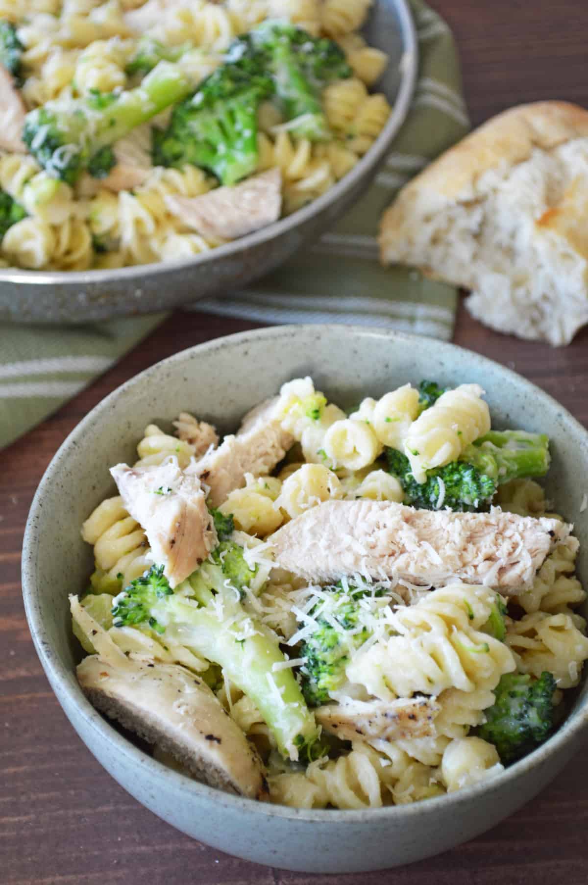 Best Healthy Chicken Alfredo with Broccoli