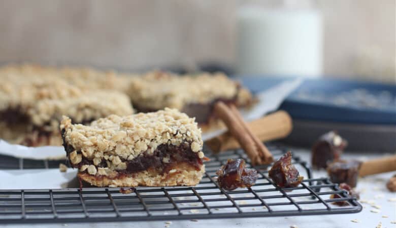 Oatmeal Date Bars