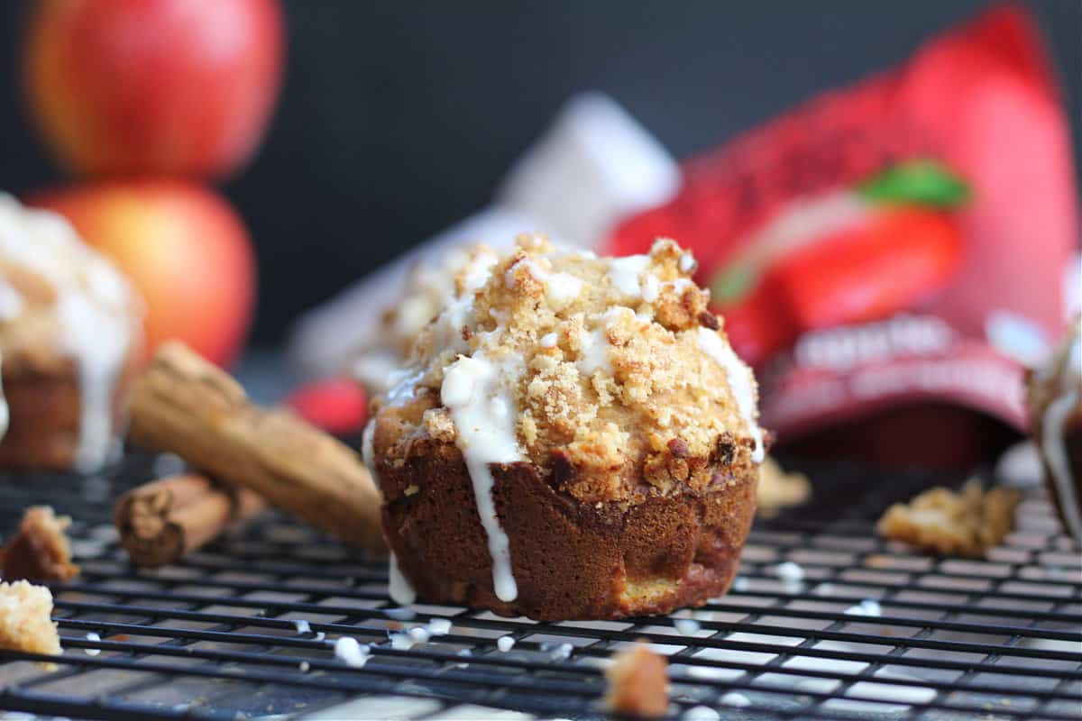 Healthy Apple Cinnamon Crumble Muffins