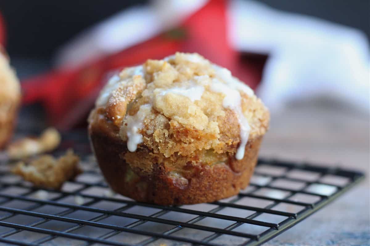 Healthy Apple Cinnamon Struesel Muffins