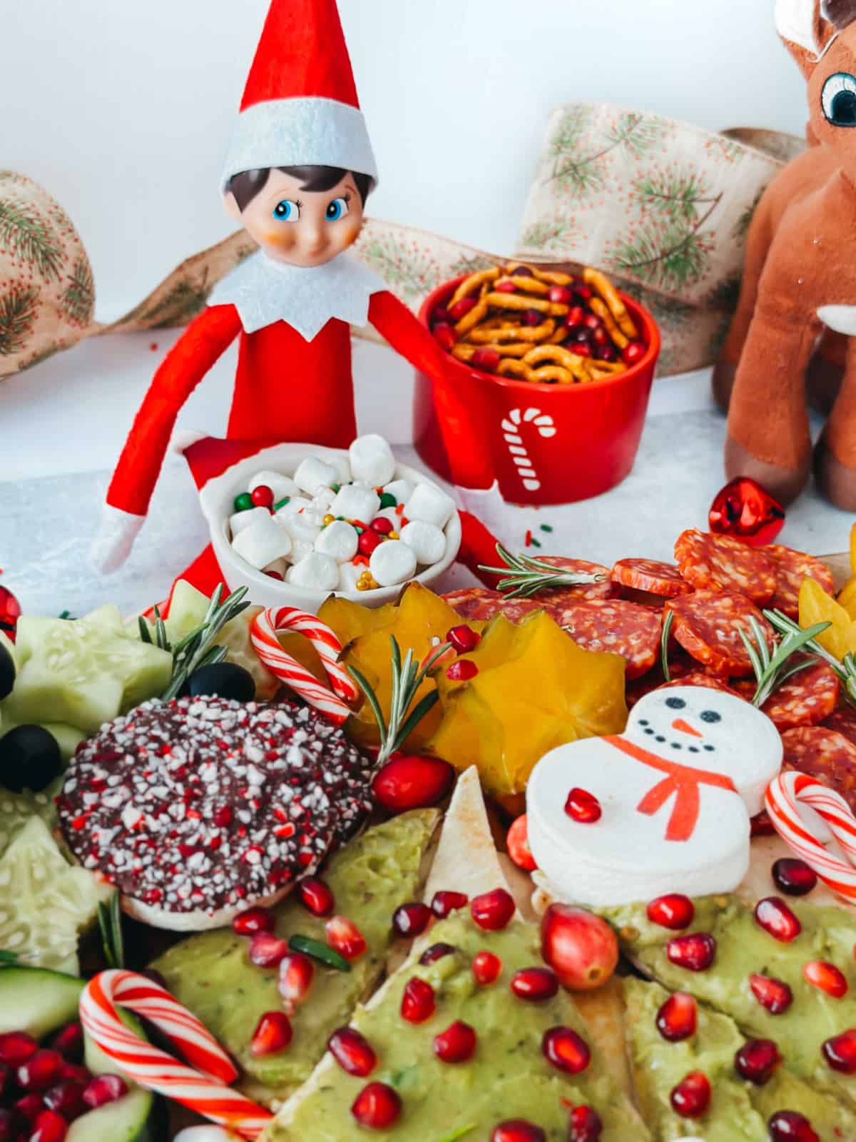 how to make an elf of the shelf charcuterie board
