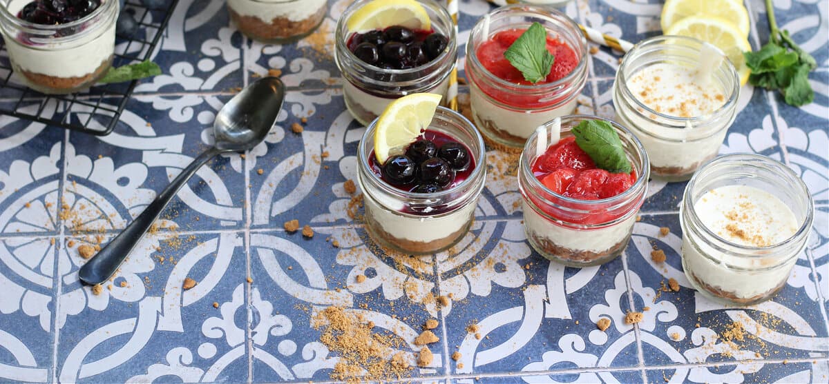 Healthy No Bake Cheesecakes in mason jars