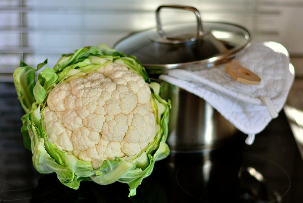 Cauliflower Breakfast Pizza - Vegetable and Pot