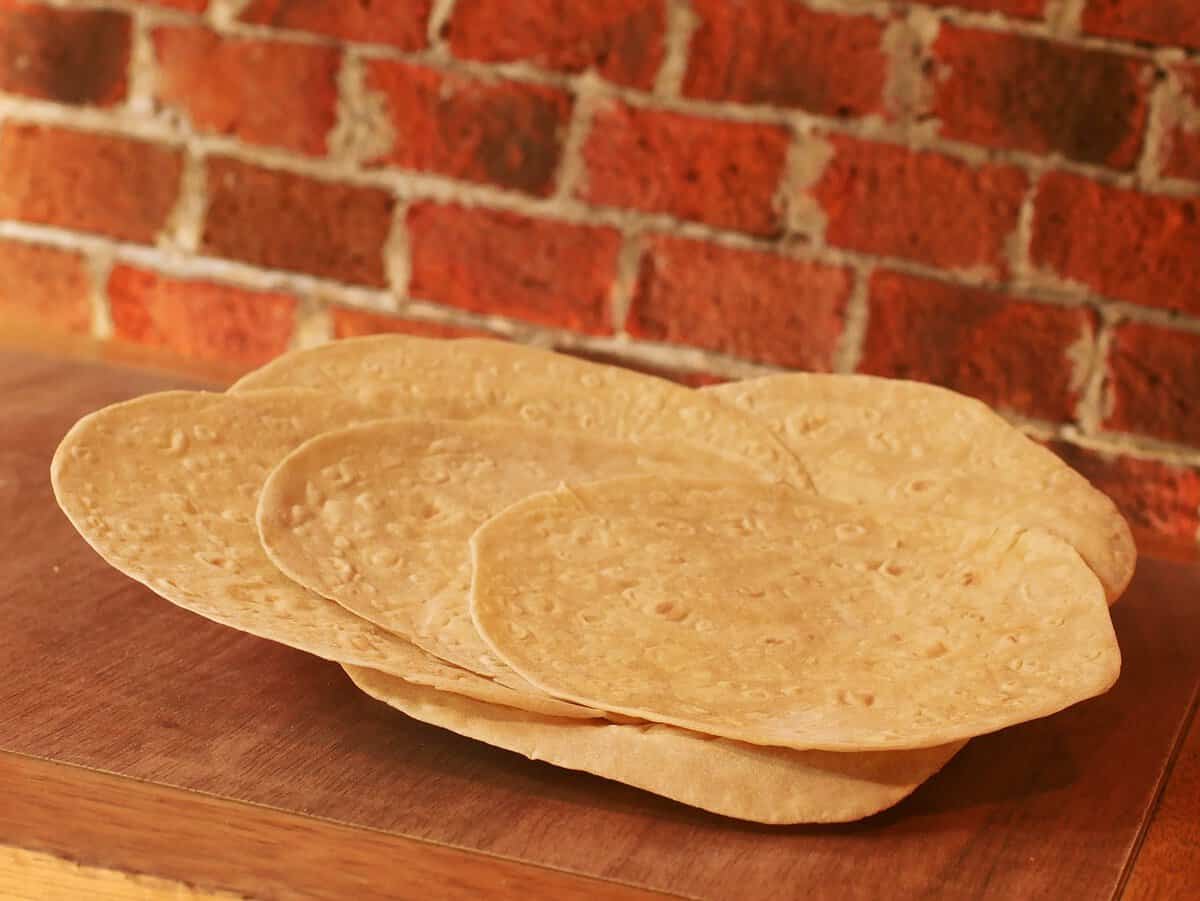 Slow Cooker Shredded Pork Tacos-tortillas